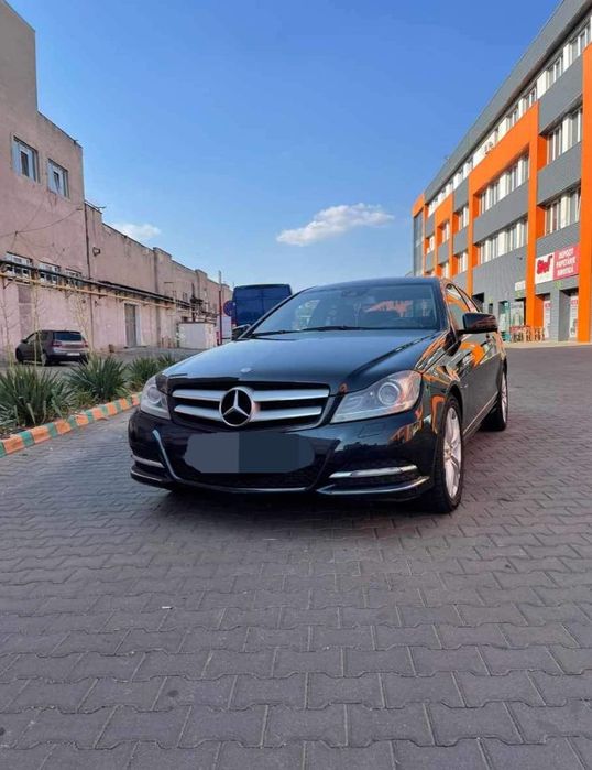 Vând Mercedes C 220 anul fabricației 2012  4900 € €