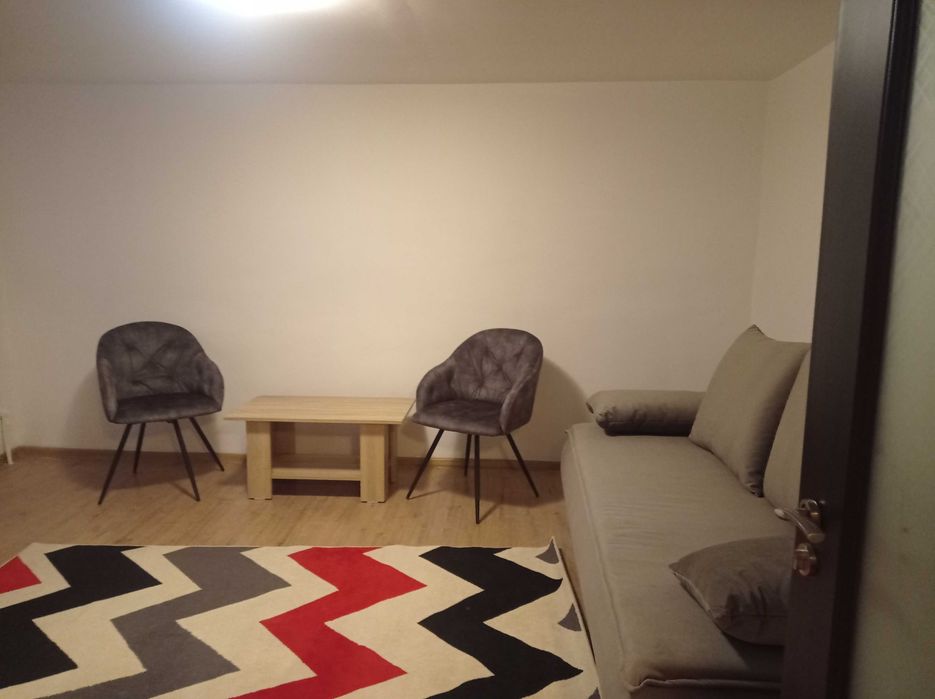 Casa de închiriat 3 camere ,baie ,bucătărie curte ,loc de parcare