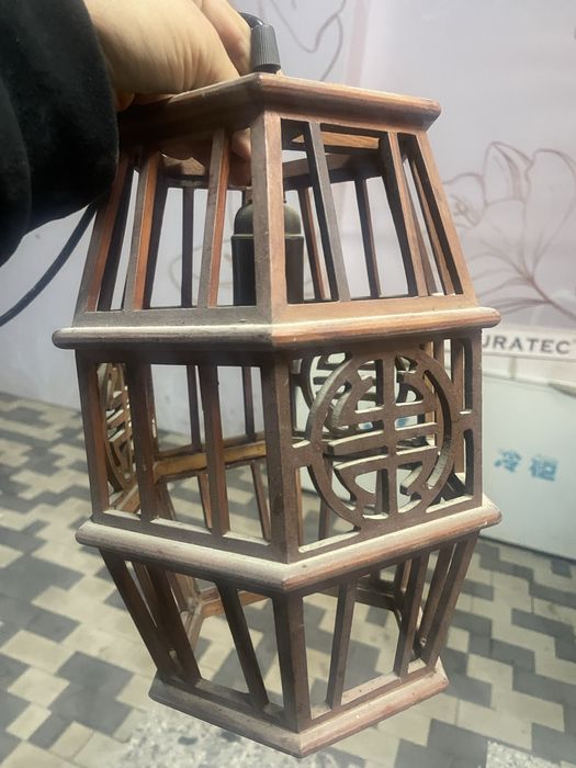 Продаются подвесные светильники  12 штук  деревянные