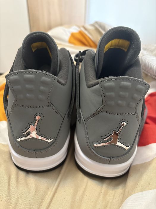 Air Jordan 4