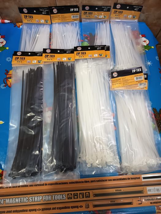 Scule de mână Noi.