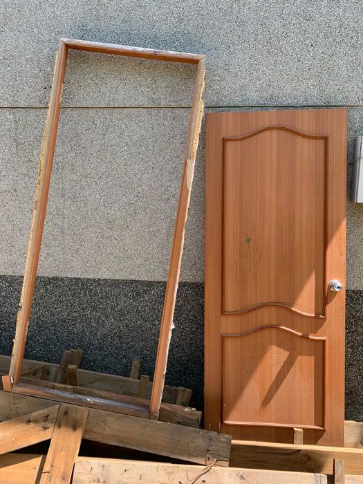 Двери  деревянные .