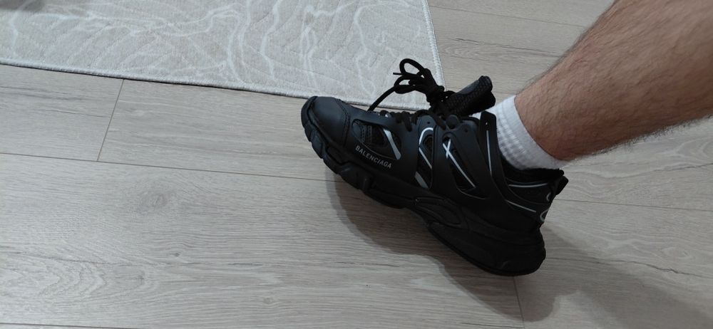 Balenciaga track