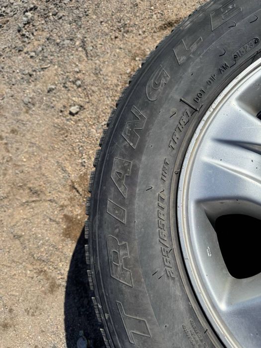 Зимние шины 265/65/17