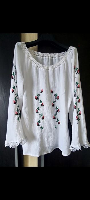 Ie tradițională cusuta manual