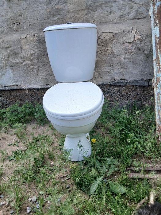 Унитаз сатылады.