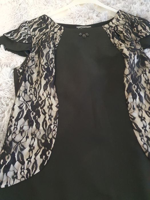 Rochie neagra cu inserții de dantela,lungime 95cm,bust 45cm,preț 80ron