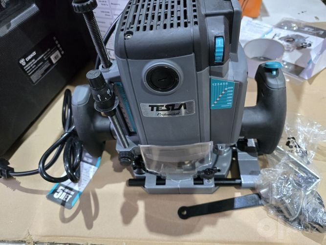 Фрезер tesla TRE 2200