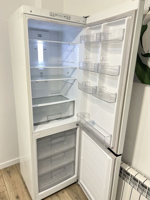 Продам Холодильник LG