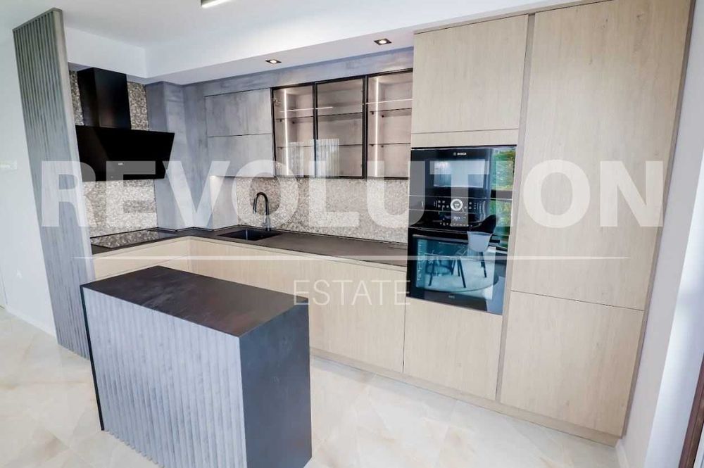 Дава се под наем Тристаен апартамент в Варна, Чайка - 110 кв.м за 1097.01 € - Снимка #1