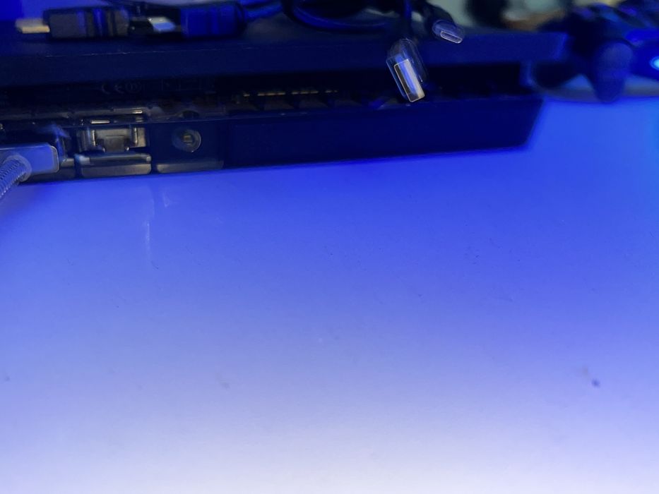 PS4 Slim Playstion 4 slim 1000gb controller + cabluri in stare foarte buna