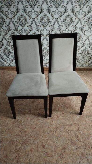 Продаётся стол со стульями