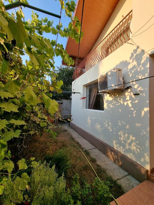 Jumatate DUPLEX | Calea Giulești , Sector 6 | 169 mp utili | 200 mp teren | Curte proprie | 2 locuri de parcare | Direct proprietar | Acte în regulă!