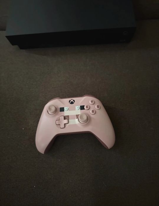 xbox one x 1tb +controller