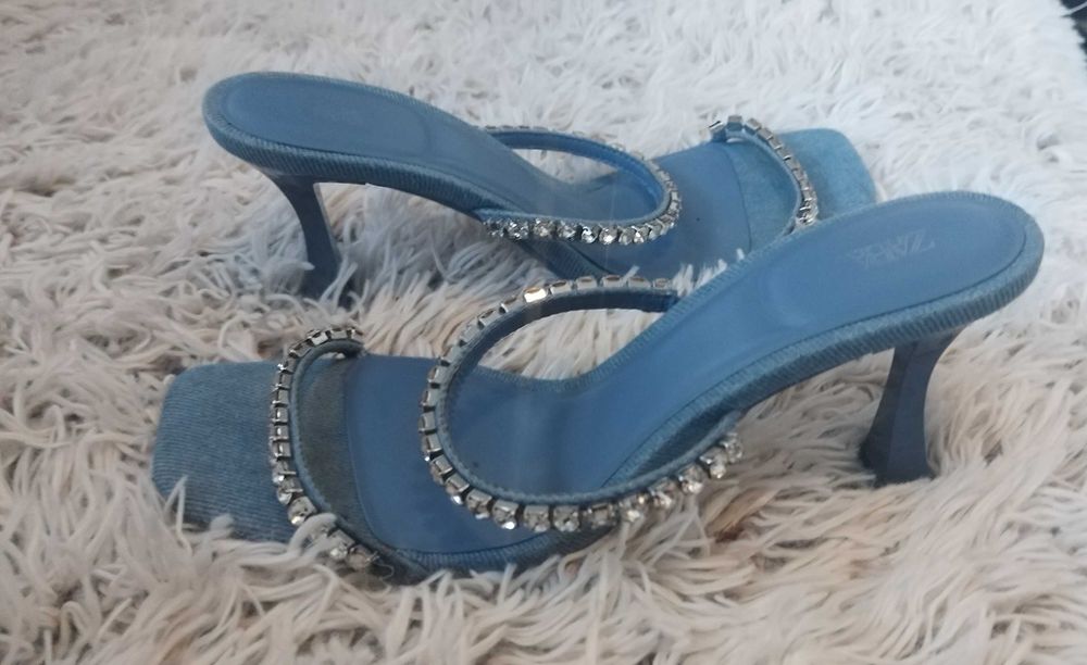 Сини токчета с камъни ZARA - 36 номер