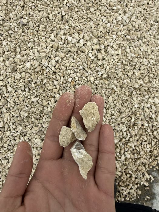 Piatra decorativa alb crem