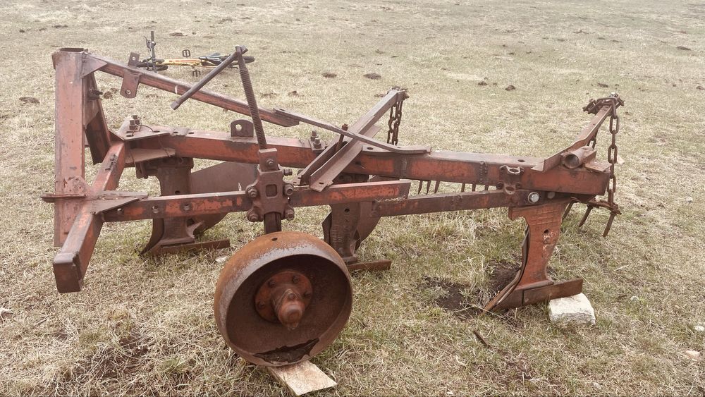 Плуг 3 корпусный