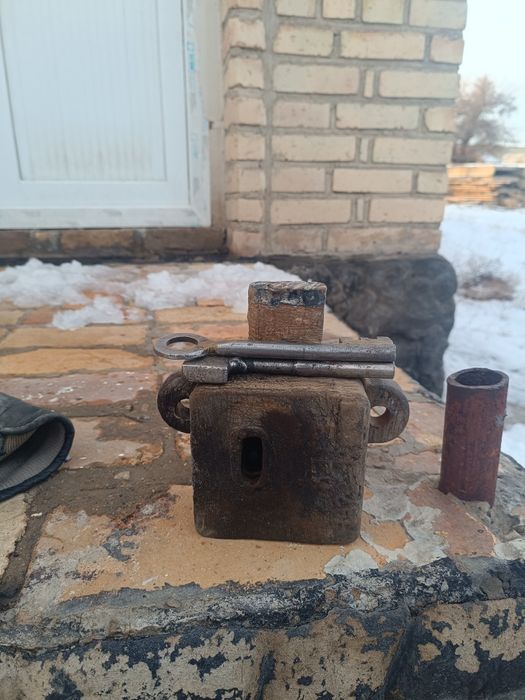 Темір есікке құлып