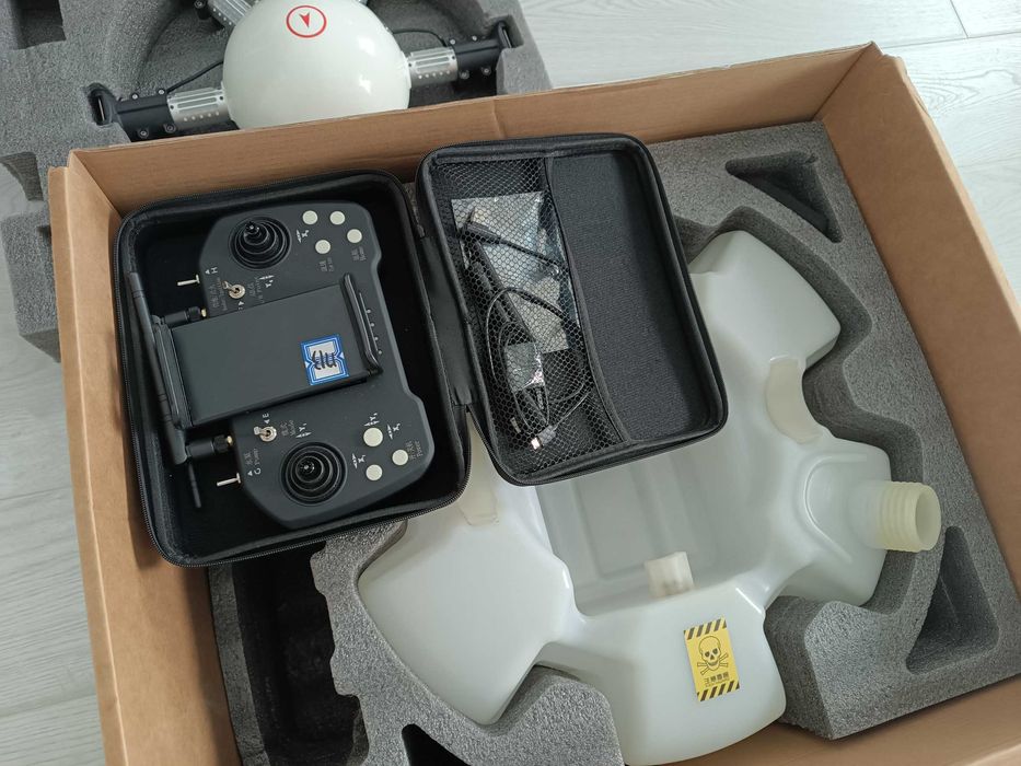 Земеделски дрон пръскачка 10л