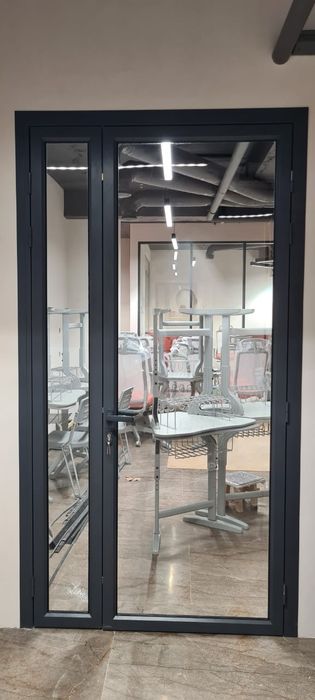 Профессиональный монтажник стекольщик