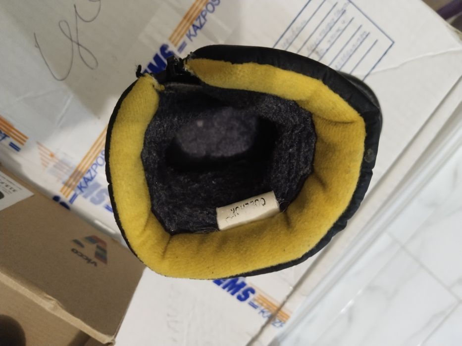 Продам детские зимние ботинки