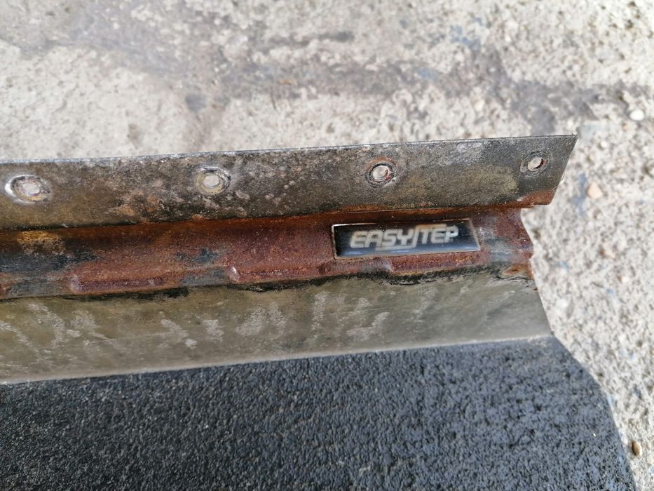 Treapta suplimentara microbuz cu balama.