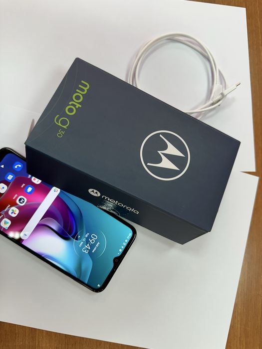 Motorola G30, ca nou, cutie si cablu incarcare