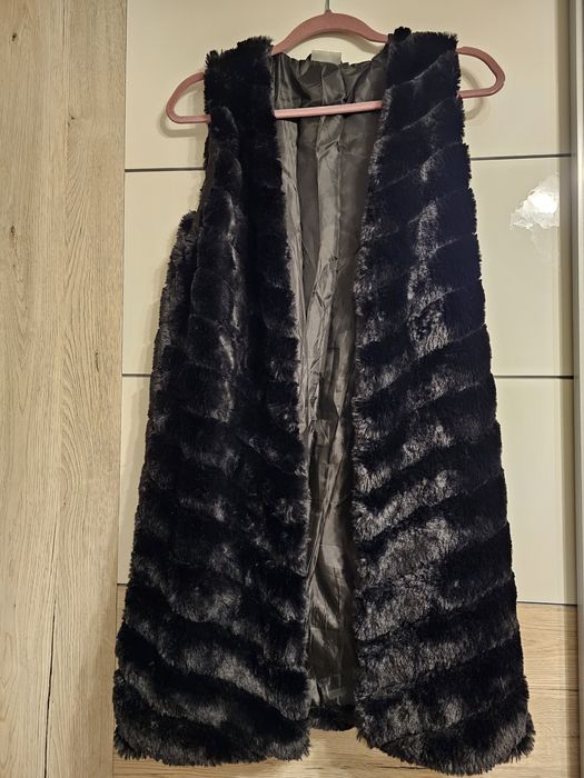 Vând vestă damă din blăniță artificială