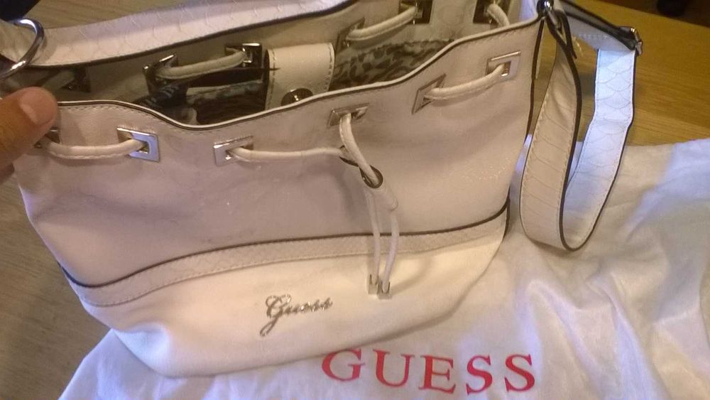 poseta geanta umar GUESS alba cu argintiu, sh, pret 300 lei