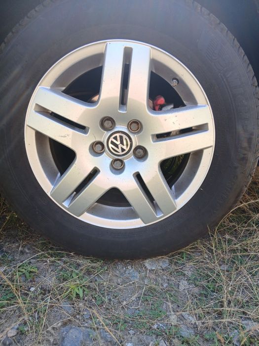 Schimb setul meu complet cu un set de roți pentru Dacia Duster pe 16.