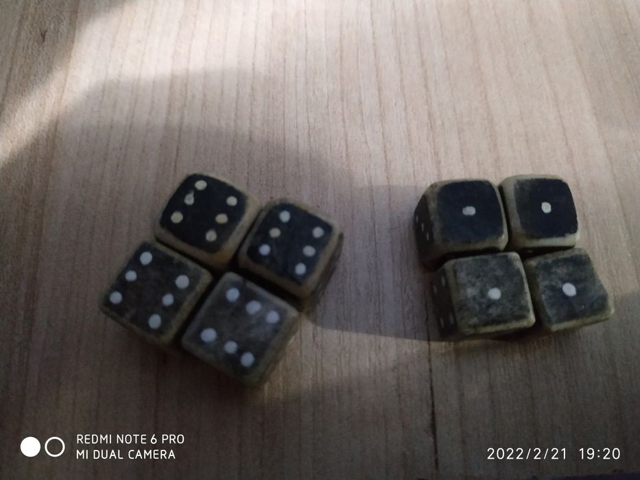 Кости игральные со смешенным центром