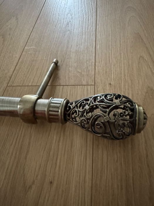 Карниз на стенный