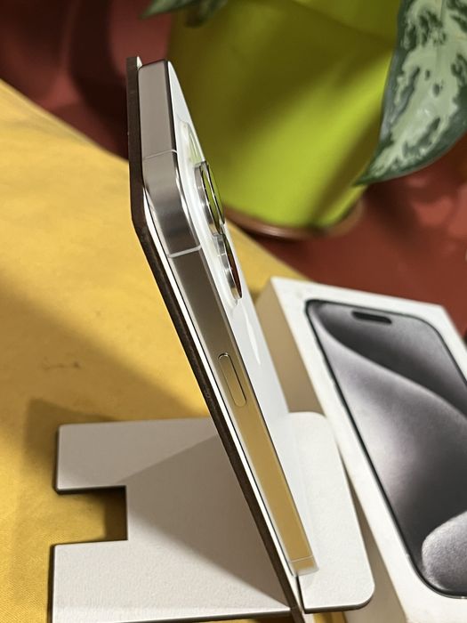 Iphone 15 pro white titan