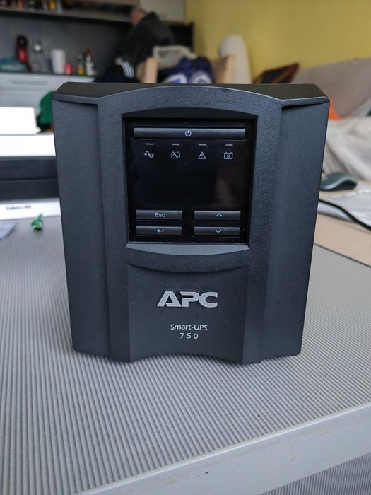 UPS APC SMT750IC Smart-UPS 750VA/230V, Line Interactive, Tower