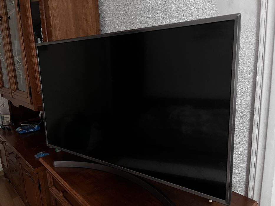 televizor Smart TV LG de 109 cm (43 inch), model exact 43UK6950PLB.