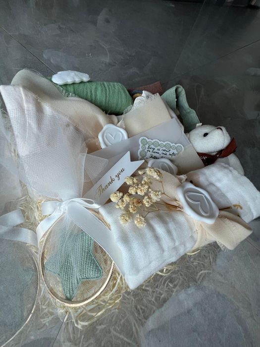 Set cutie cadou bebe gata de oferit ,,Bun venit pe lume”