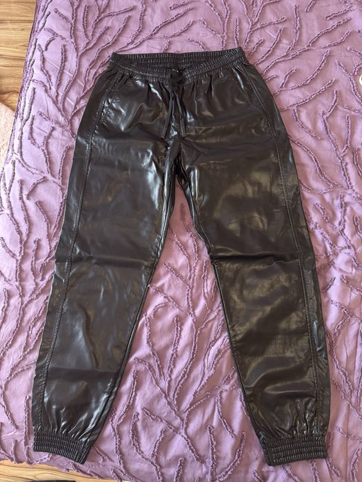 Велурено яке и кожени панталони марка “Zara”,