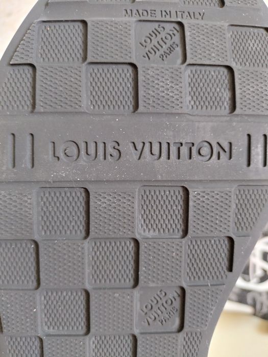 Женские кроссовки