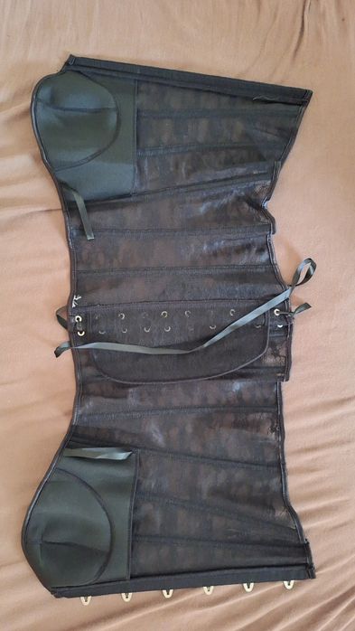 Черен корсет – тип бюстие