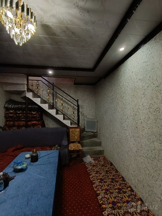 9 xonalik 2 etajlik uy sotiladi