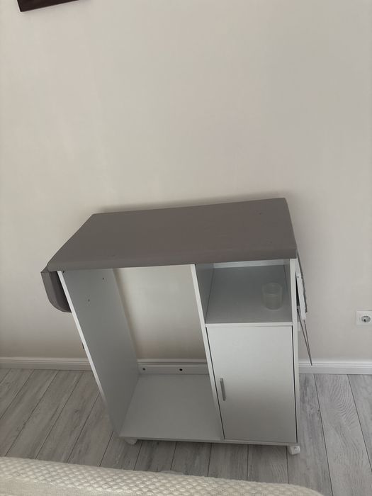 Masa de calcat cu suport cu pentru fier de calcat