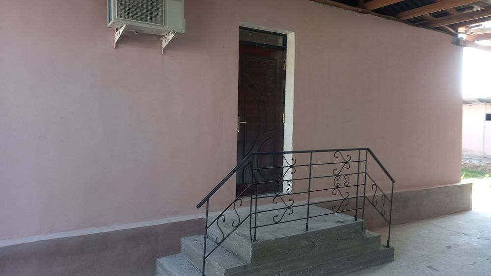 5 xonali kotej sotiladi