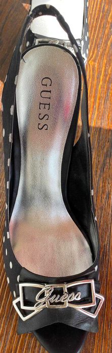 Боти Италия и Oбувки-сандали официални GUESS