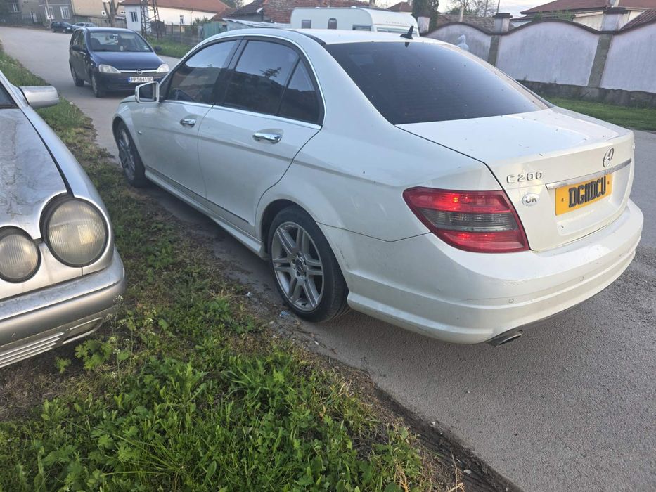 Продавам mercedes w204 c200 651  двигател на частити