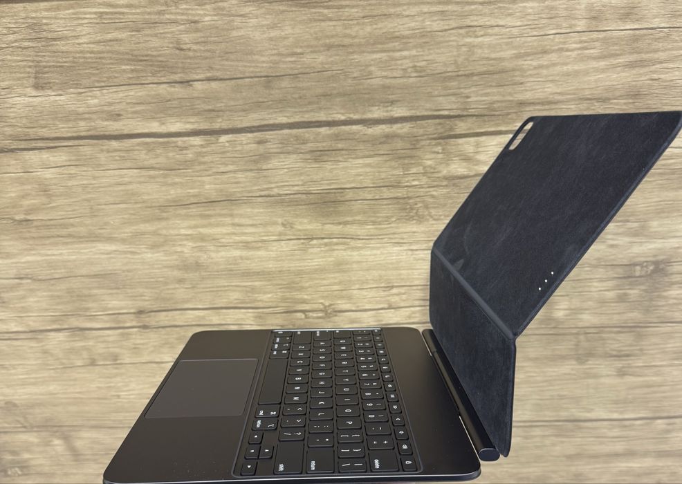 Prodam idyal Apple MagicKeyboard  13 M4 M5