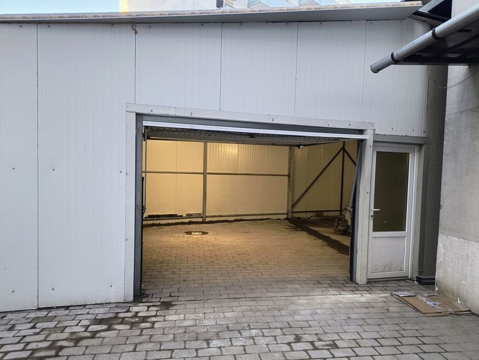 Se oferă spre închiriere spațiu depozitare sau garaj