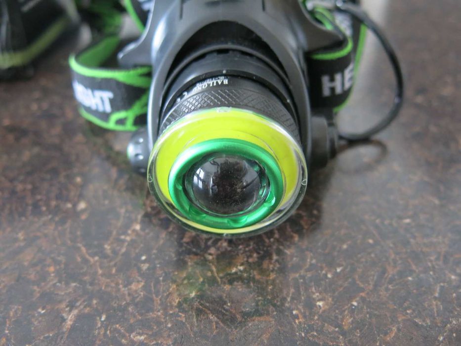 LED челник със зарядно за кола