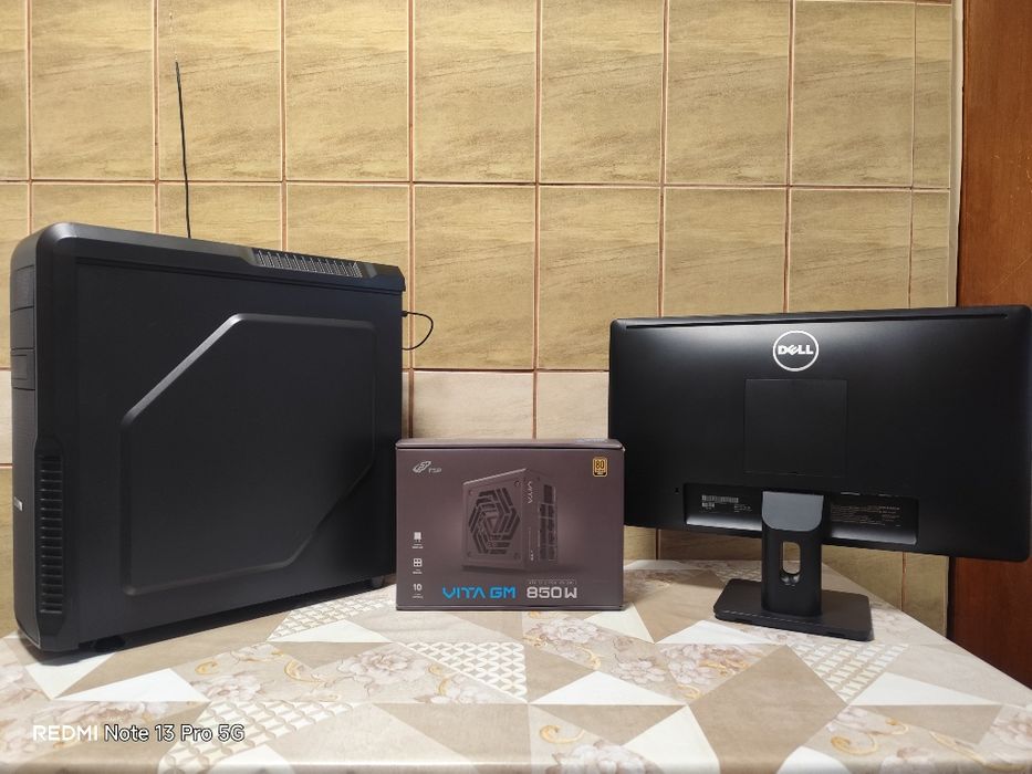 Monitor + Unitate PC i7
