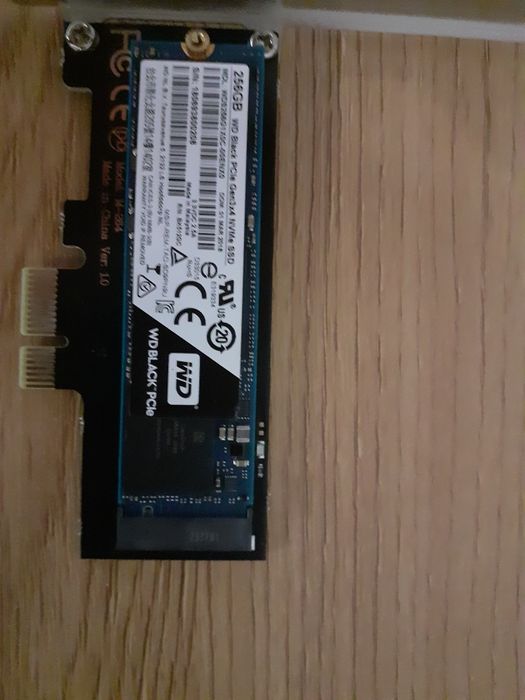 Vând SSD M2 256 GB Nvme WD black