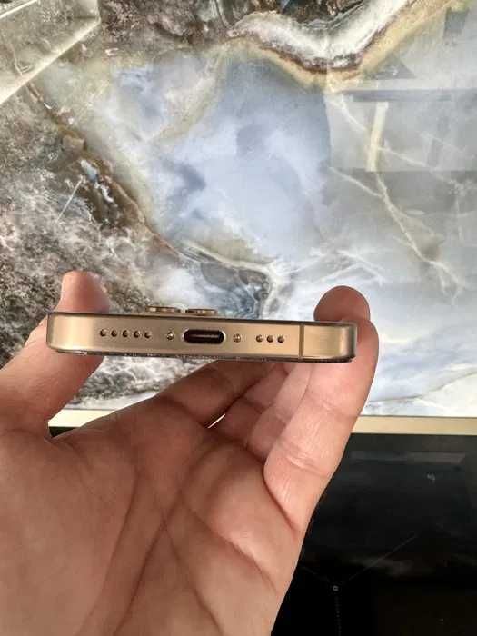 iPhone 16 PRO Impecabil - baterie 96% ca nou.